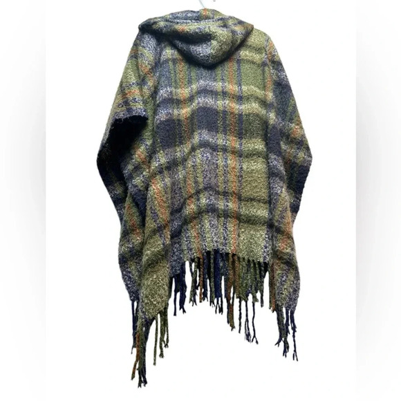 Echo Shawl - Picture 2 of 4